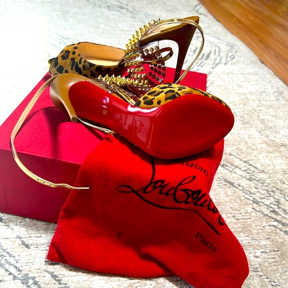 Christian louboutin heels in excellent condition never been worn - Picture 1 of 4